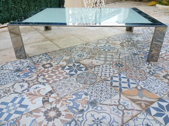 Mesa de centro de diseño en acero cromado años 80s