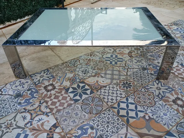 Mesa de centro de diseño en acero cromado años 80s