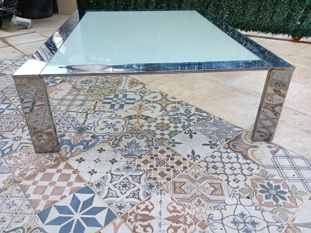 Mesa de centro de diseño en acero cromado años 80s