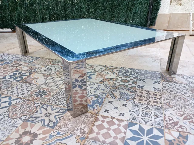 Mesa de centro de diseño en acero cromado años 80s