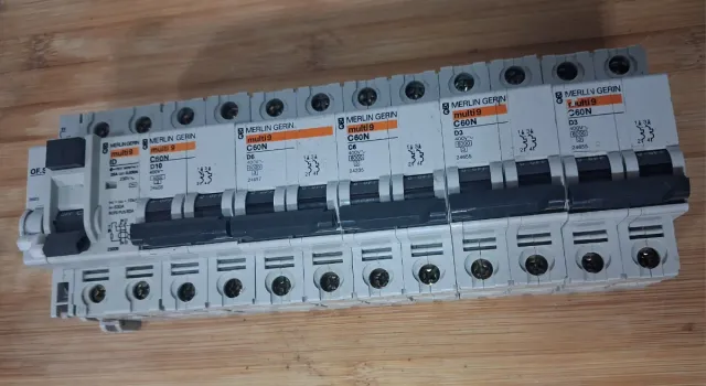 Diferencial y Interruptores Automáticos Merlin Ger