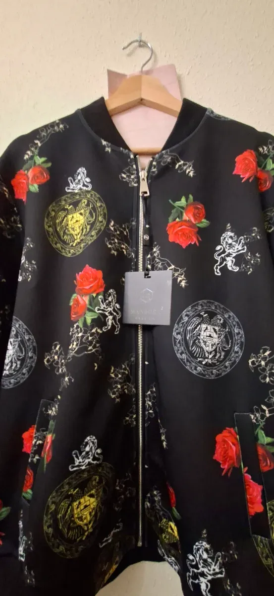 Chaqueta bomber estampada flores y medusa