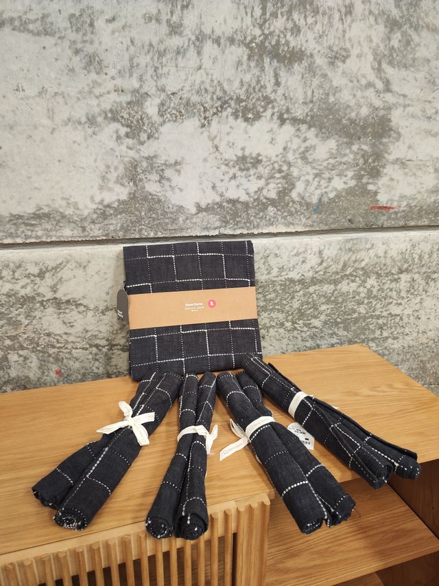 Set Mantel y servilletas Ersen algondon 100% color negro