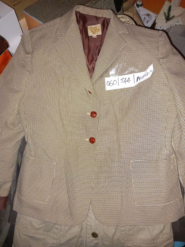 60- Americana beige marron talla 44