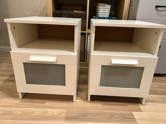 Mesitas de noche blancas Ikea