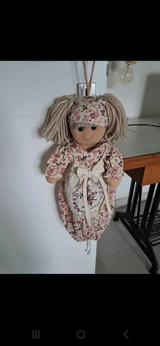 Bambola porta tutto fatta a mano
