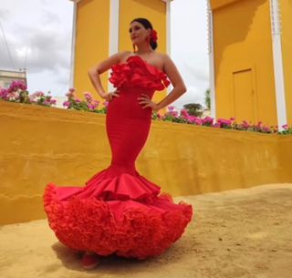Traje de flamenca rojo volantes