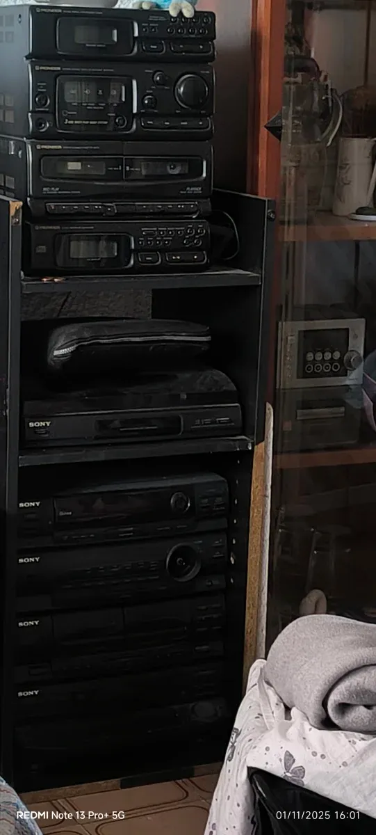 Mini cadena Sony vintage con tocadiscos