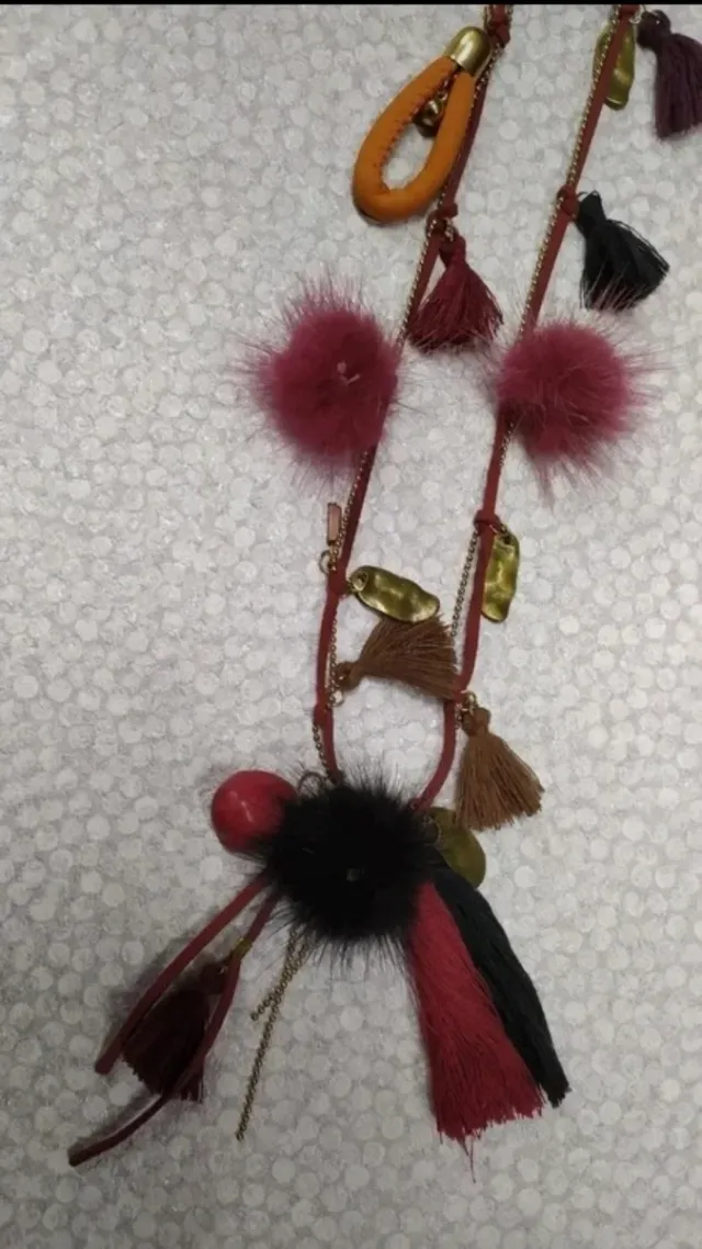 Collar nuevo con adornos burdeos, negro y cobre