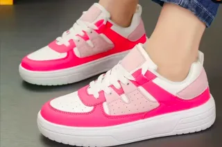 Zapatillas deportivas rosa y blanco