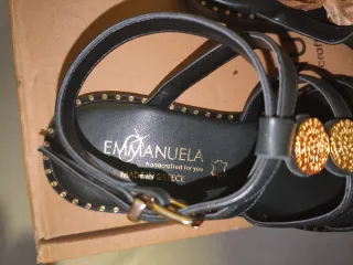 Sandalias Emmanuela Negras y Doradas