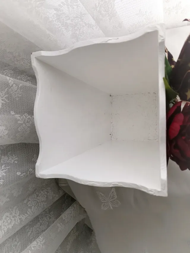 Cestino decorativo in legno con fiori