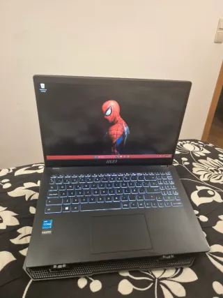 Portátil MSI Modern i3-1215u,8gb,NMVe 1 tb, W11