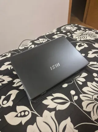 Portátil MSI Modern i3-1215u,8gb,NMVe 1 tb, W11