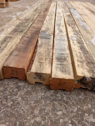 Listones, vigas, puntales, postes demadera