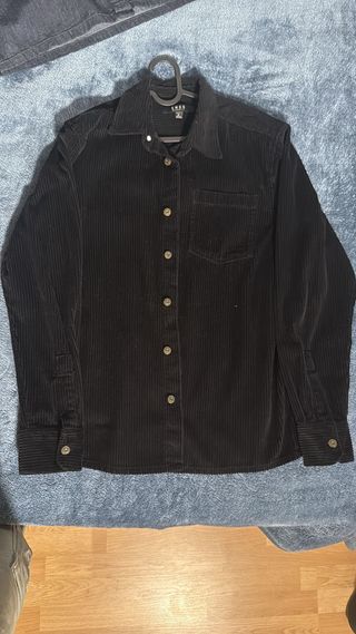 Camisa negra de pana