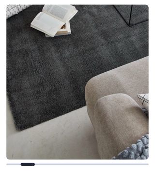 Tappeto pelo lungo grigio