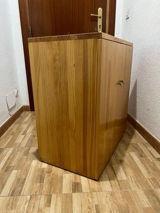 Zapatero de madera en muy buen estado