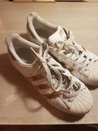 Adidas Superstar Talla 40.5 Doradas