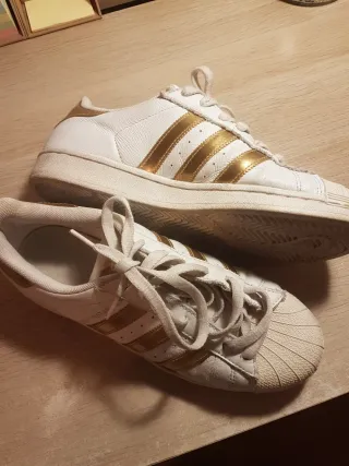 Adidas Superstar Talla 40.5 Doradas