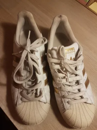 Adidas Superstar Talla 40.5 Doradas