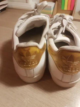 Adidas Superstar Talla 40.5 Doradas