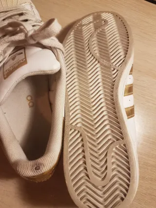 Adidas Superstar Talla 40.5 Doradas