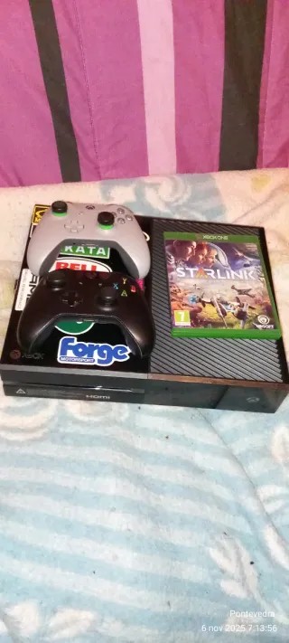 Xbox One con Starlink y 2 mandos