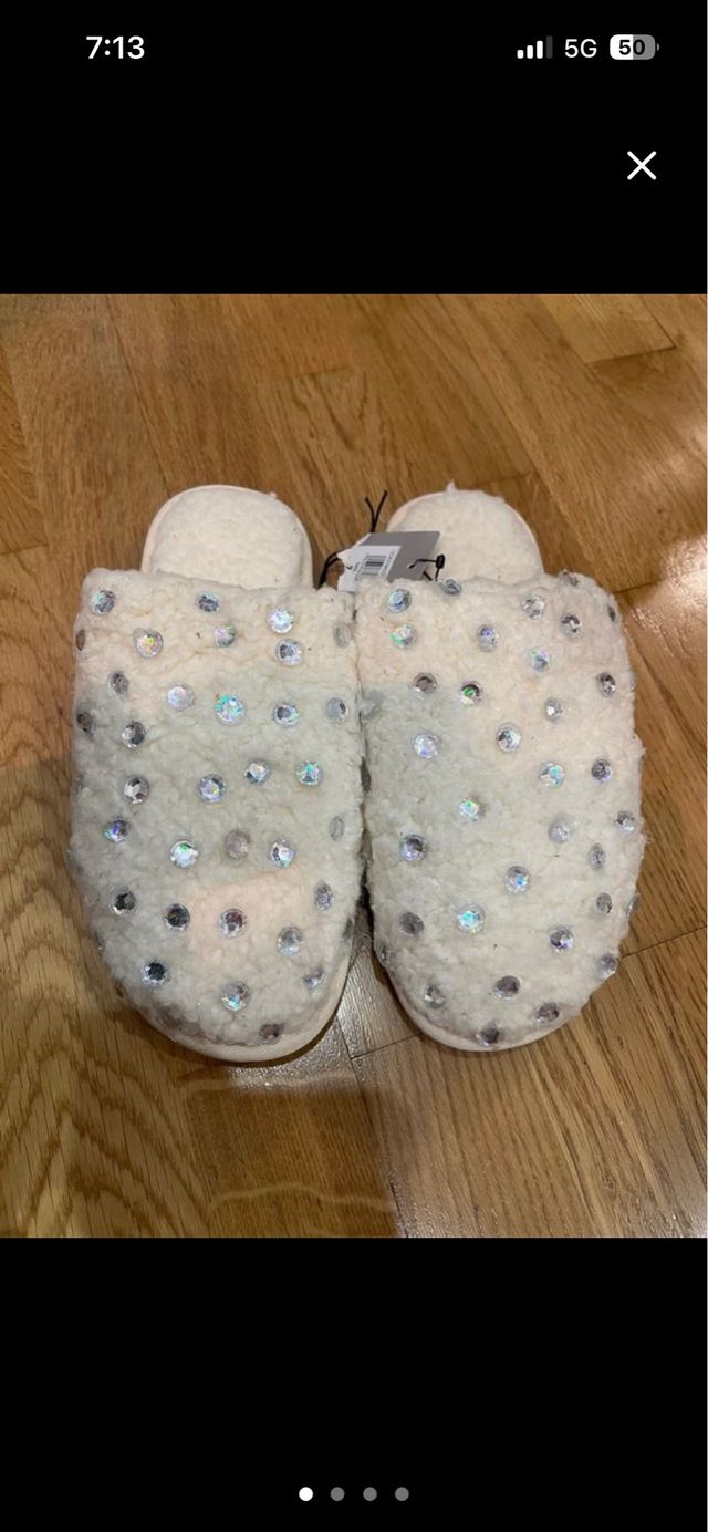 Zapatillas de casa plateadas y blancas talla 37