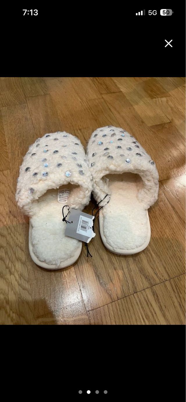 Zapatillas de casa plateadas y blancas talla 37