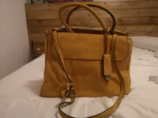 Bolso Nobuck Mostaza Parfois