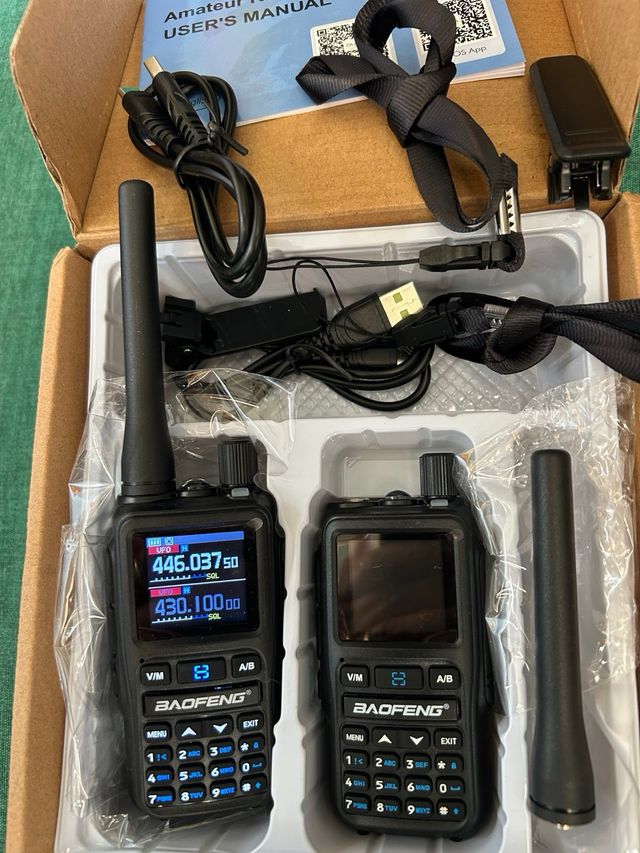 coppia (2 radio) Baofeng GT-5R Radio Dual Band 5W