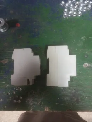 2 Interruptores Diferenciales Hager y Legrand 25A