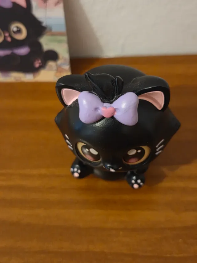 Figurina gatto nero con fiocco