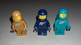 Lego Spaceman Gold Turquoise from set 21358 + Dark