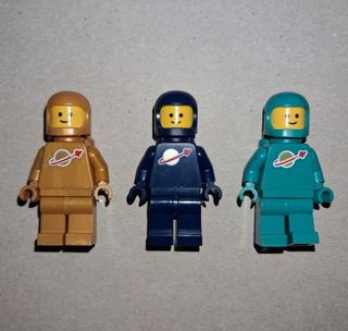 Lego Spaceman Gold Turquoise from set 21358 + Dark