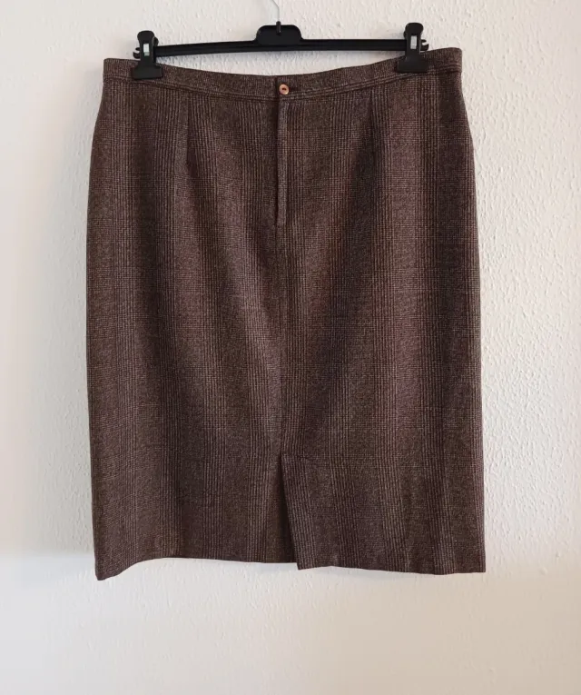 Falda marrón de cuadro gales Talla 52.