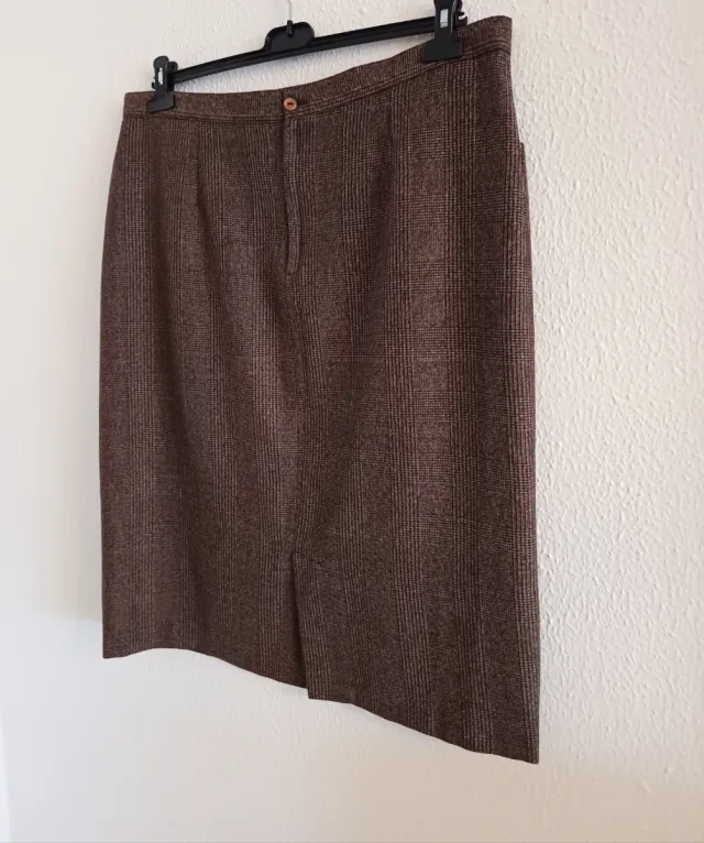 Falda marrón de cuadro gales Talla 52.