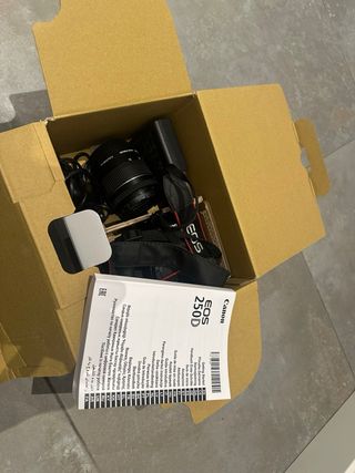 Canon EOS 250D impeccabile + 18-55mm | TRATTABILE