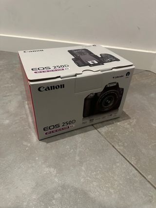 Canon EOS 250D impeccabile + 18-55mm | TRATTABILE