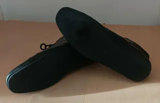 Botines piel hombre vintage negro, de Zara