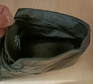 Botines piel hombre vintage negro, de Zara