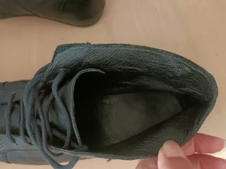 Botines piel hombre vintage negro, de Zara