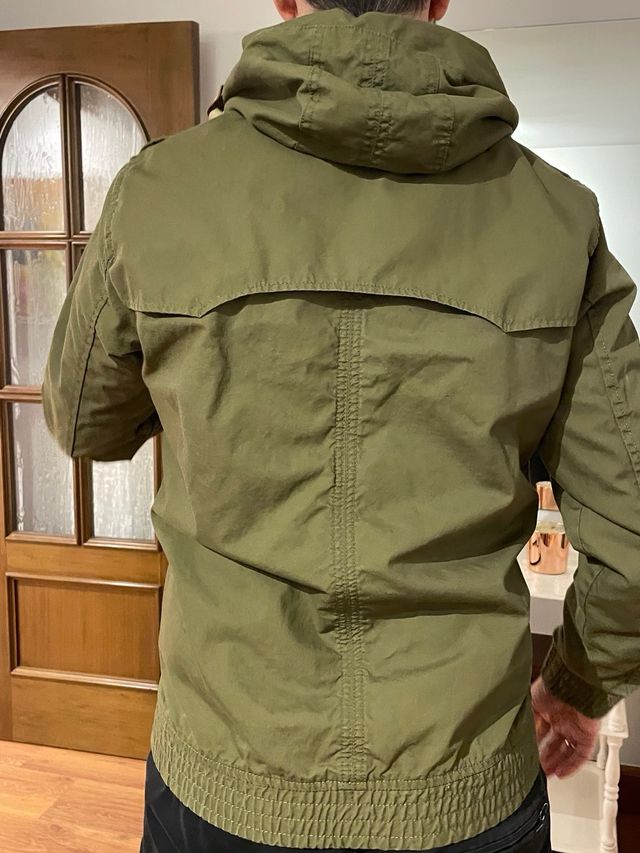 Parka Pull and Bear verde hombre