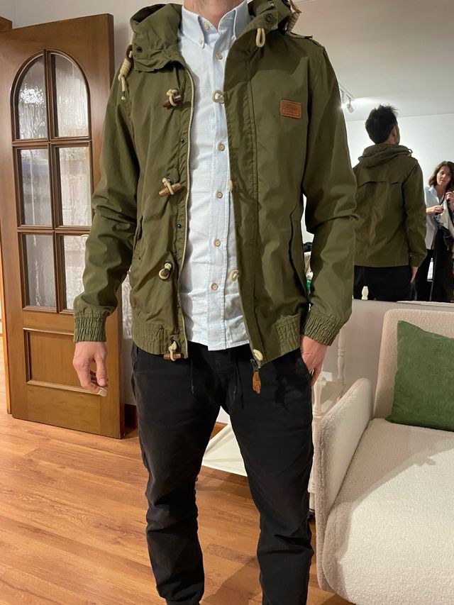Parka Pull and Bear verde hombre