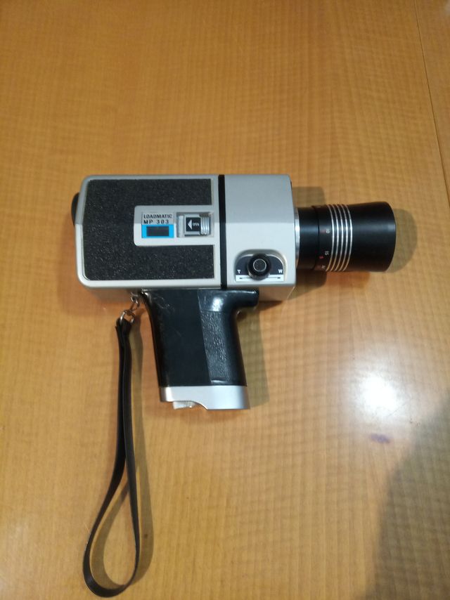 Kodak Instamatic MP 303 con funda