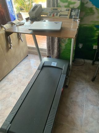 Cinta de correr con mesa incluida