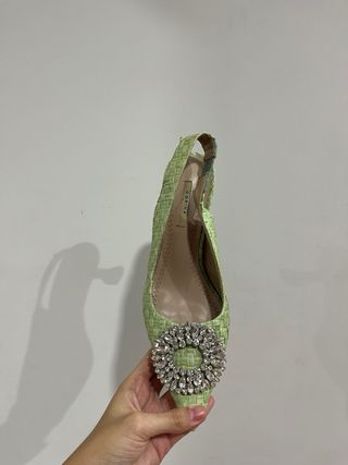 Tacones verdes con pedrería talla 40