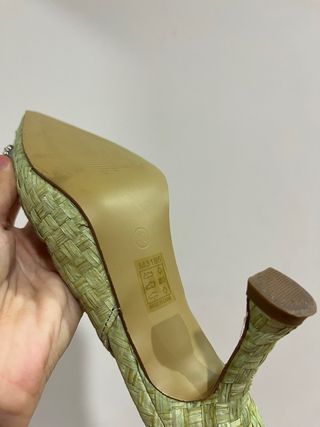 Tacones verdes con pedrería talla 40