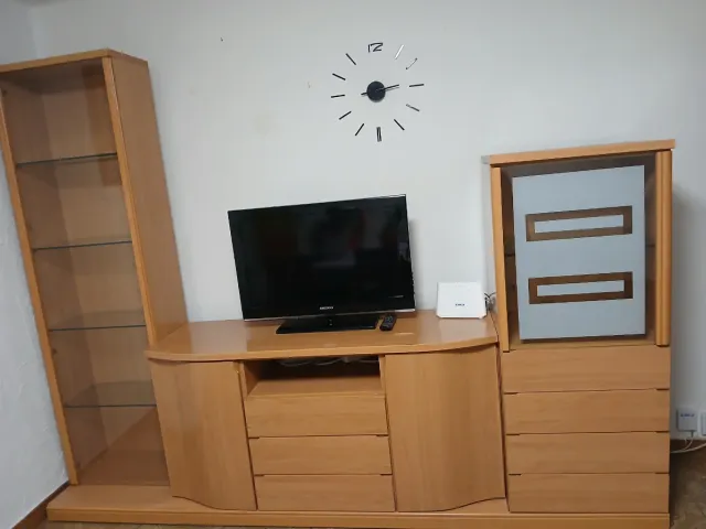 Mueble de comedor madera y cristal